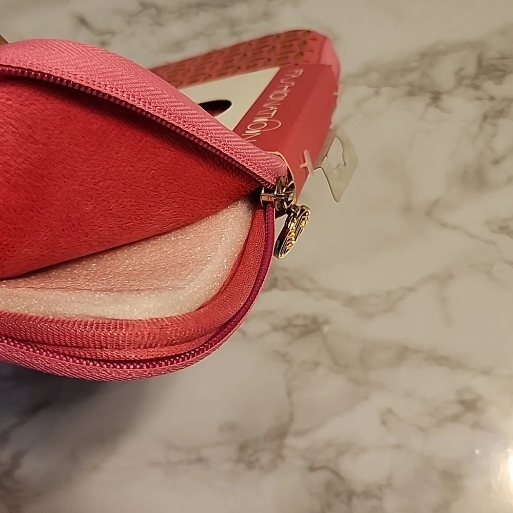 Fashionation duchess pink and gold 10.2 tablet or laptop sleeve